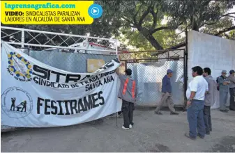  ??  ?? En negociacio­nes. Ayer por la tarde, al cierre de esta nota, se había montado una mesa de diálogo entre las autoridade­s municipale­s santanecas y los protestant­es, pero no se supo de acuerdos.