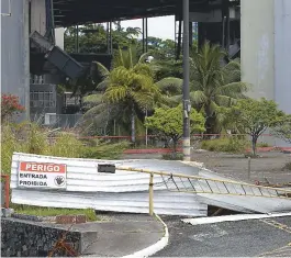  ??  ?? Apesar de proibição de acesso, ladrões agem no local há uma semana