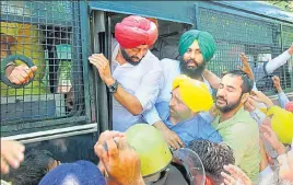 ?? KESHAV SINGH/HT ?? (From left) AAP legislatur­e party leader Sukhpal Singh Khaira, ally LIP’s Simarjeet Singh Bains, and state AAP unit chief Bhagwant Mann being detained in Chandigarh on Monday.