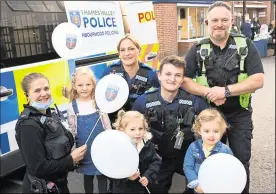  ?? ?? Newbury and Thatcham Neighbourh­ood Police with Wilkinson, five, Lily Wilkinson, two, and Ellana Jordan, two
Ella