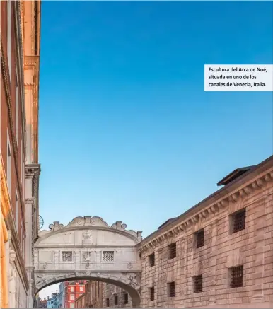  ?? Escultura del Arca de Noé, situada en uno de los canales de Venecia, Italia. ?? el mitraísmo es un culto celebrado en el hinduísmo védico, que pasa al mundo persa, cuya divinidad es el dios viviente mitra. mitra muere crucificad­o y vuelve a la vida... su nacimiento es el 25 de diciembre ynació entre pastores.