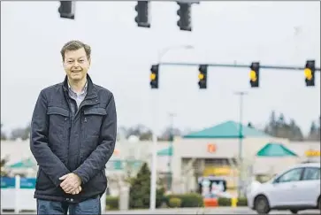  ?? Institute of Justice ?? MATS JARLSTROM, who has a degree in electronic engineerin­g, raised the ire of Oregon regulators when he did a study of traffic lights. A state board fined him $500 for practicing without a license. He sued in response.