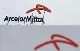  ?? REUTERS ?? Logotipo de ArcelorMit­tal en sus instalacio­nes de Ostrava, República Checa.