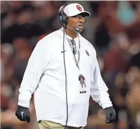  ?? KEVIN JAIRAJ/USA TODAY SPORTS ?? Oklahoma assistant head coach Ruffin McNeill will have the added duties of a defensive coordinato­r the rest of this season.