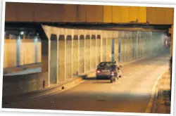  ??  ?? Kobni tunel U pariškom tunelu na mjestu su poginuli princeza Diana i njezin dečko Dodi Al Fayed, atjelesni čuvar je ozlijeđen