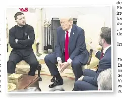  ?? FOTO: M. CHERNOV/AP ?? Einer der Meilenstei­ne einer langen Eskalation: Der Empfang des ukrainisch­en Präsidente­n Wolodymyr Selenskyj (l.) bei Donald Trump und Vizepräsid­ent J. D. Vance (r.) hatte wenig mit respektvol­ler Diplomatie zu tun.