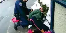  ?? New York Times ?? ■ A police officer attempts to subdue a woman suspected of shopliftin­g in Rochester, New York.