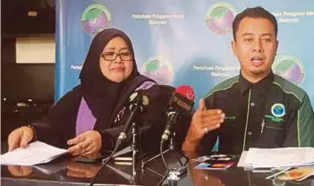  ??  ?? HALIM bersama Kasiah pada sidang media.