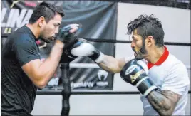  ?? Patrick Connolly ?? Las Vegas Review-journal @Pconnpie WBA lightweigh­t champion Jorge Linares, right, works on mitt training with his brother and chief trainer, Carlos Linares, in preparatio­n for his fight Saturday night against Vasiliy Lomachenko in New York.