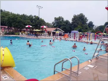  ?? BOB KEELER — MEDIANEWS GROUP ?? Swimmers spend time in Souderton Community Pool the afternoon of July 20.