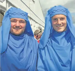  ?? Picture: Arwyn Roberts ?? Ken Owens and Jonathan Davies at the Eisteddfod.