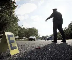  ??  ?? LA Policía informó ayer de dos accidentes fatales de tránsito, uno de los cuales involucró al conductor de una motora.