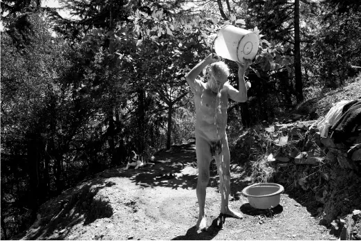  ?? ?? In summer the showers are a pleasure as you wash while you cool off from the midday heat. You have to control the use of water because Mauro always has an emergency drum full of water in case there is a fire near his cabins. The pine is a tree that is prone to fires, says Mauro.