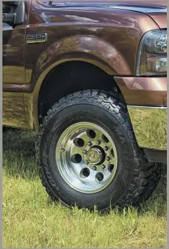  ??  ?? The early ’99 gets its tough stance thanks to 33-inch, E-load range Mastercraf­t Courser CXT tread mounted to polished-aluminum Ultra 164 wheels. The front wheels measure 16x10, while the four in the rear are 16x8’s.