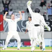  ??  ?? New Zealand's Todd Astle (L) celebrates the wicket of Englands James Anderson to win the test match on the fifth day.