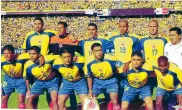  ??  ?? Ramírez (derecha, arriba) hizo parte del plantel campeón de la Selección en la Copa América de 2001.