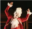  ?? Foto: Jan-Pieter Fuhr ?? Anatol Käbisch als ausgelasse­ner Mozart in der Amadeus-Inszenieru­ng des Staatsthea­ters.