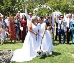  ?? CAROLINE MCCREDIE/GETTY IMAGES ?? Amy Laker and Lauren Price exchanged vows Saturday in Sydney.