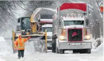  ?? JOHN KENNEY/MONTREAL GAZETTE FILES ?? A snow-removal crew works on Kensington Ave. last January. The city’s Info-Neige mobile applicatio­n can now map snow-removal operations while they are in progress.