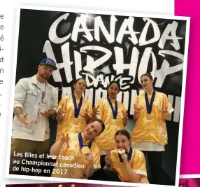  ??  ?? Les filles et leur coach au Championna­t canadien de hip-hop en 2017.