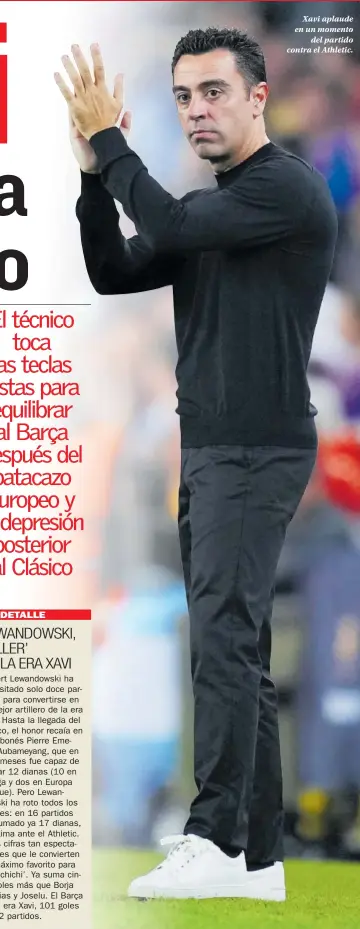  ?? ?? Xavi aplaude en un momento del partido contra el Athletic.