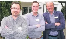  ??  ?? Helfen beim Energiespa­ren: die Energieman­ager Peter Belak, Patrick Preiss und der Technische Leiter der Kplus Gruppe Torsten Kanitz (von links).