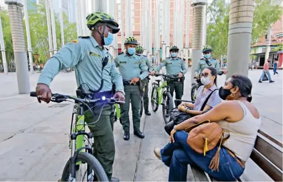  ?? FOTO EDWIN BUSTAMANTE ?? Los principale­s medios de transporte para los policías de vecindario serán a pie y en bicicleta.