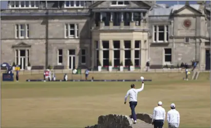  ?? PETER MORRISON – THE ASSOCIATED PRESS ?? Tiger Woods gestures to the crowd on the Old Course at St. Andrews after finishing his second round of the British Open on Friday.