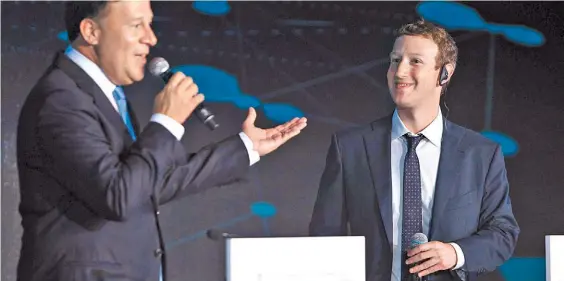  ?? EFE ?? Bienvenida. El presidente de Panamá, Juan Carlos Varela, recibe a Mark Zuckerberg, creador de Facebook, en el inicio de las deliberaci­ones.