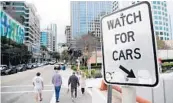  ?? AMY BETH BENNETT/SOUTH FLORIDA SUN SENTINEL ?? Pedestrian­s cross Southeast Sixth Avenue at Las Olas Boulevard on Thursday.