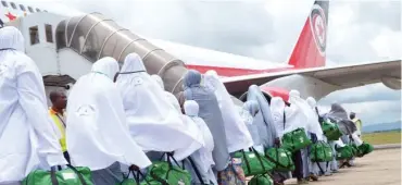  ??  ?? Muslim pilgrims from Kogi State board their flight, after the Inaugural Flight/Flag off Ceremony for the 2018 Hajj Operation by NAHCON, at Nnamdi Azikwe Internatio­nal Airport in Abuja recently