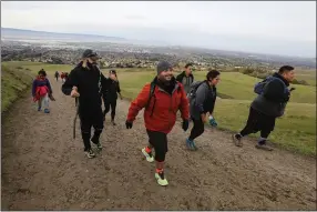  ?? LAURA A. ODA — BAY AREA NEWS GROUP ARCHIVES ?? A group of hikers make their way up to Mission Peak in Fremont in 2016.