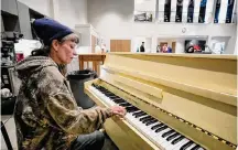  ?? ?? Kim Demers sits down at the piano after having breakfast at Miracle City’s day center, called the Empowermen­t Center.