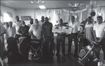  ?? ?? Representa­tives of the club poses with Sir Andy Roberts and Roland Butcher after receiving the gear.