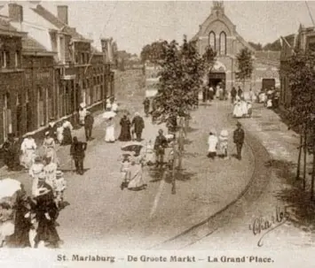  ?? FOTO RR ?? Sint-Mariaburg was een populaire plek voor Antwerpena­ars. Een stoomtrein­tje bracht de toeristen van het station in Ekeren via De Groote Markt naar de bossen van Mariaburg. Foto uit 1896.