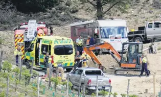  ?? PHOTO: JARED MORGAN ?? Response . . . Emergency services and other people work at the scene of a fatal tractor accident yesterday.