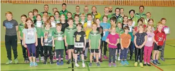  ?? FOTO: SUS KALKAR ?? Die Sportabzei­chenprüfer Ralf Kirchner, Bernd Kisters und Ludger Braam von SuS 1920 Kalkar bei der Ehrung erfolgreic­her Sportabzei­chen-Teilnehmer 2017.