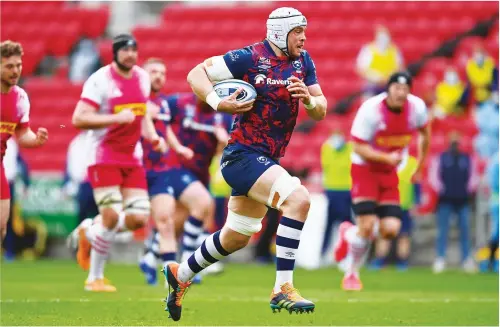  ?? PICTURES: Getty Images ?? Sprint finish: Dave Attwood canters in to score Bristol’s first try