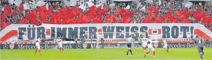  ?? FOTOS: IMAGO IMAGES (2) ?? Die Fans hoffen, dass Weiß-Rot erstklassi­g bleibt. Zwei Spiele gegen Union Berlin sollen es ermögliche­n und den Absturz in die 2. Bundesliga verhindern.