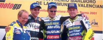  ??  ?? Gibernau wins, Barros smiles and Junior finds the camera, nearly 19 years ago in Valencia.