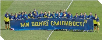  ?? ?? La Liga ucraniana inició ayer, en un intento de dar moral a la población.