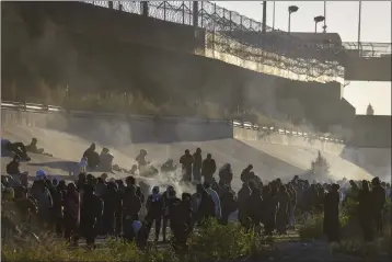  ?? CHRISTIAN CHAVEZ — THE ASSOCIATED PRESS ?? Smoke rises from small fires keeping migrants warm as they wait to cross the Mexico-U.S. border from Ciudad Juarez, Mexico, on Monday.