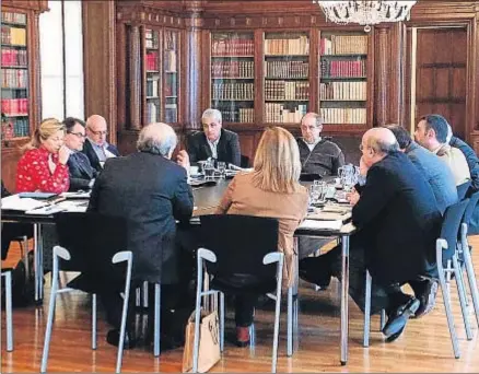  ??  ?? La reunión extraordin­aria del Govern se celebró en Pedralbes y duró más de cuatro horas