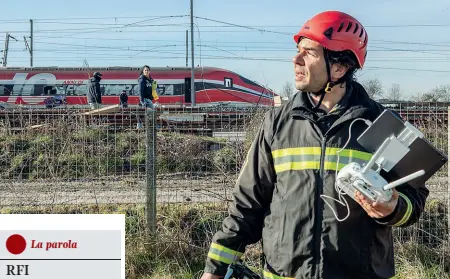  ?? (Imago) ?? Verifiche
Un sopralluog­o dei vigili del fuoco a Livraga, dove all’alba di giovedì è deragliato il Frecciaros­sa: l’area è sotto sequestro