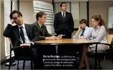  ??  ?? En la ficción. La oficina y su micromundo han protagoniz­ado exitosas series de televisión, como The Office –en la foto–.