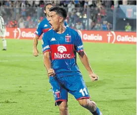  ?? @CATIGREOFI­CIAL ?? 1-0.Forclaz grita fuerte su gol, que le dio el triunfo a Tigre.