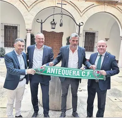  ?? A S. F. ?? Juan Rosas, Mike Garlick, Ángel González y Manuel Barón.