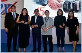  ??  ?? Awarding of U-Bix Corporatio­n’s Elite Customers with U-Bix executives Mr. Mark Yap and Ms. Leah Barcas.