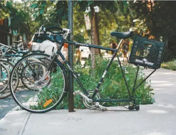  ?? ADIL BOUKIND LE DEVOIR ?? Montréal envisage de souscrire l’applicatio­n 529 Garage, qui permet d’enregistre­r les vélos et de les retrouver dans près de 70 villes nordaméric­aines.