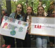  ?? FOTO: ALBIN TINGSTEDT ?? SKOLKAR MED GOTT SAMVETE. Nora, Maja och Alma är elever på Tallkrogen­s skola.